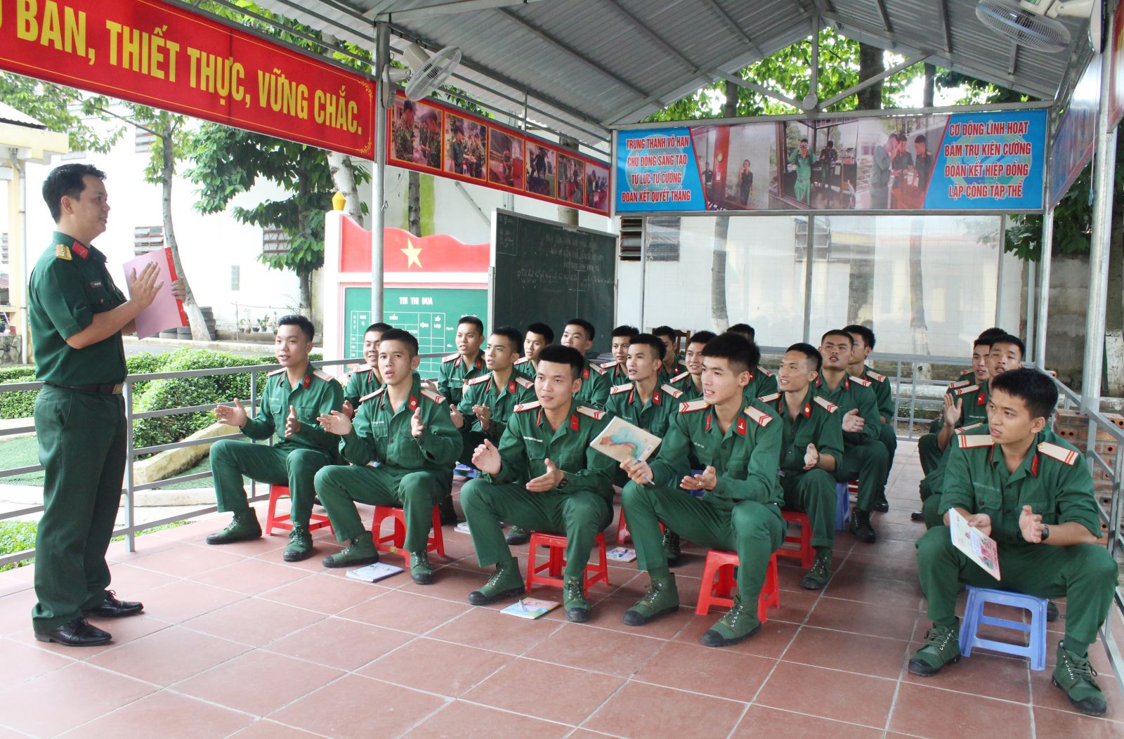  Thực hiện quy chế dân chủ cơ sở ở Trường Quân sự quân khu 2 