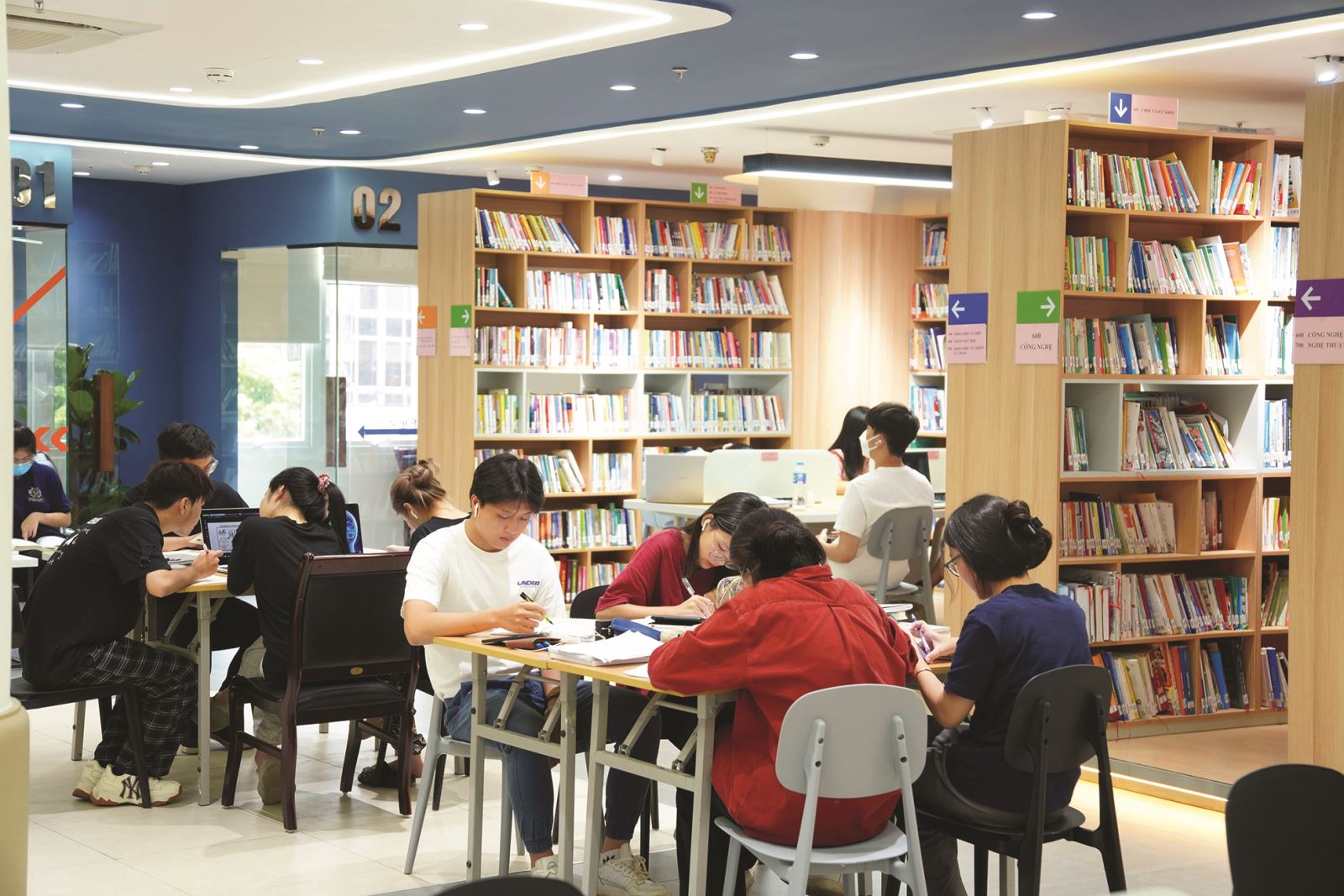 Để bạn đọc tiếp cận gần hơn với nguồn  tài nguyên thông tin trong hệ thống thư viện