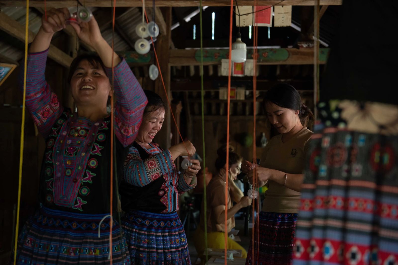 Triển lãm “Thiên, Thủy, Thổ: Những cuộc giao thoa” - tôn vinh di sản và trao đổi thiết kế văn hóa giữa Anh và Việt Nam