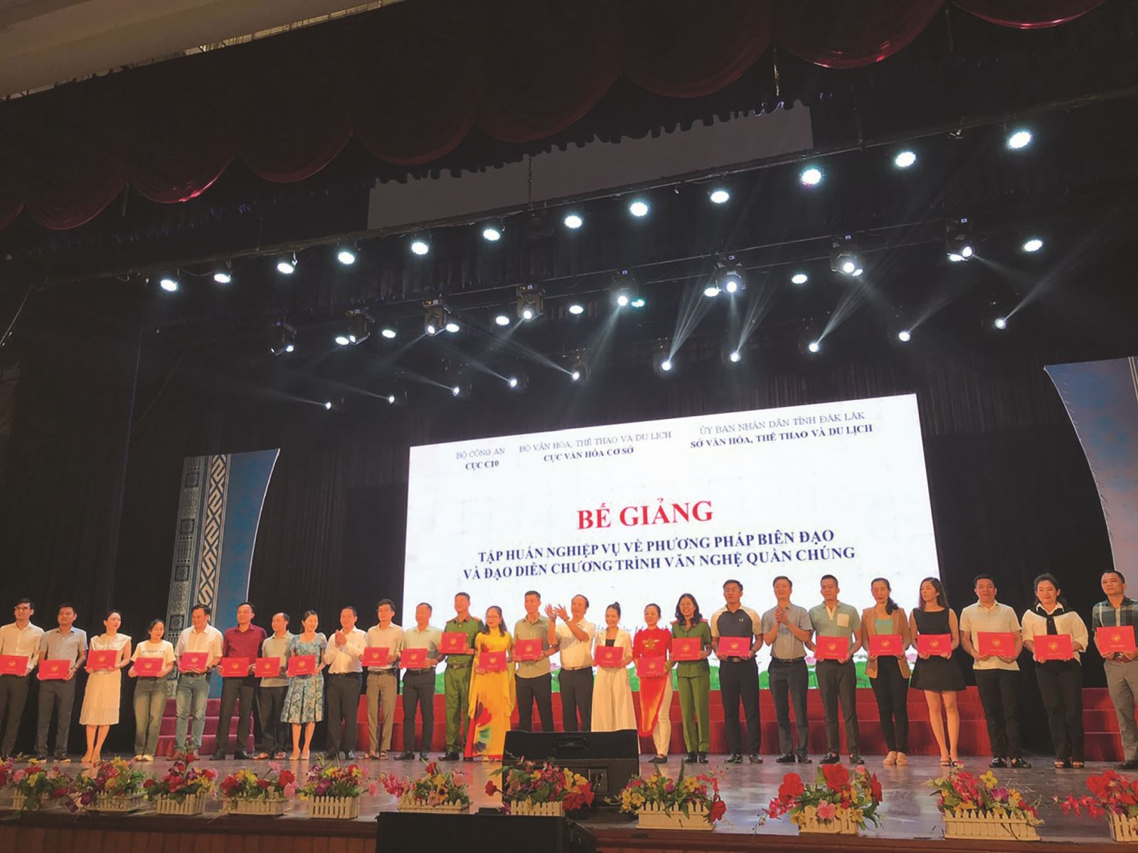 Tập huấn nghiệp vụ về phương pháp biên đạo và đạo diễn chương trình văn nghệ quần chúng