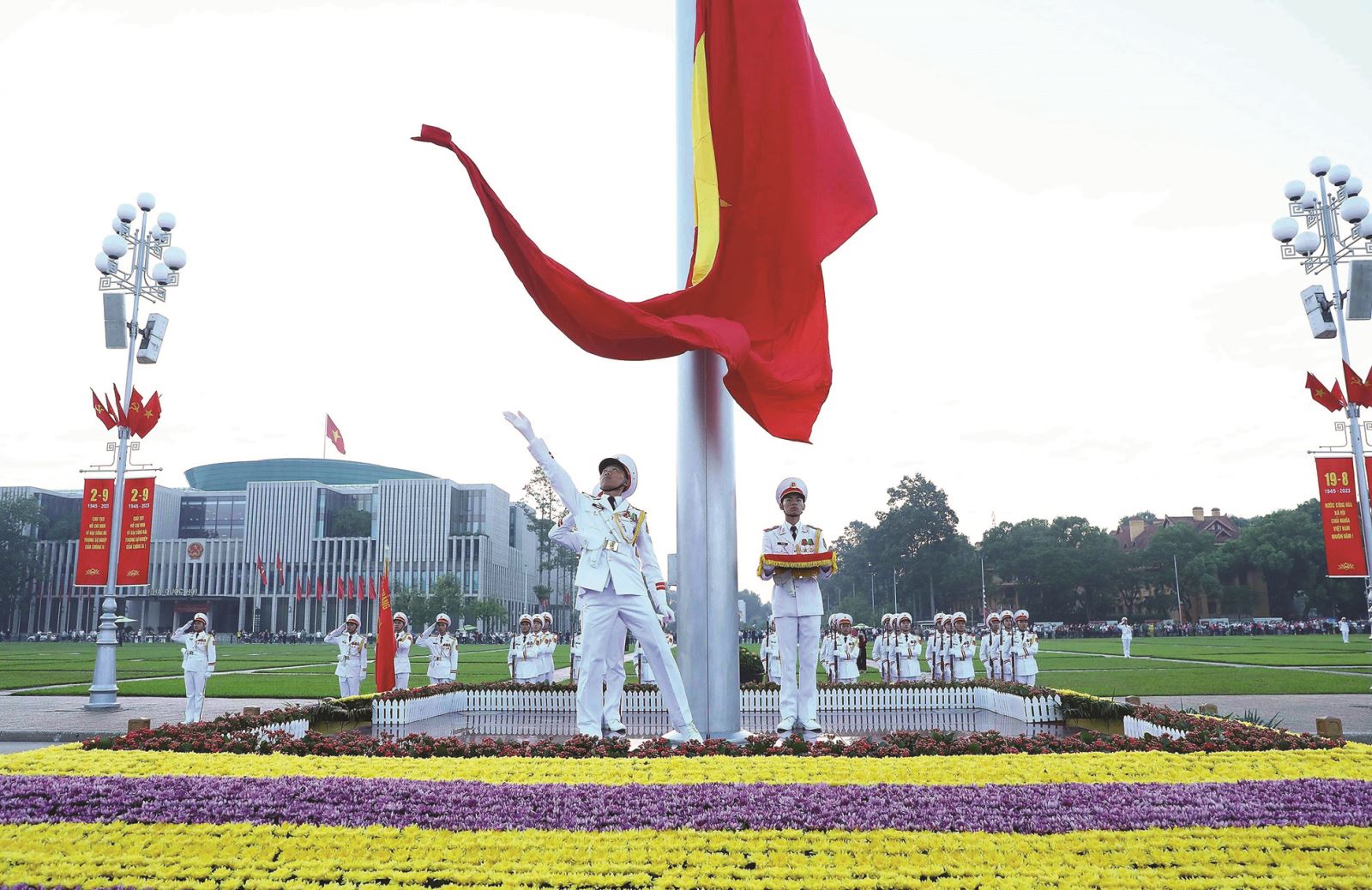 Quyền hành và lực lượng đều ở nơi dân