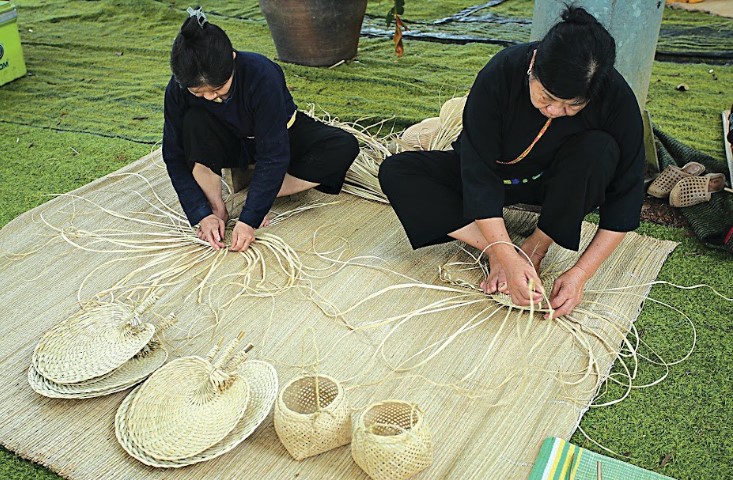 Bảo tồn, phát huy giá trị văn hóa truyền thống tiêu biểu của các dân tộc thiểu số: Nghề đan lát từ cây cọ - Nét đẹp văn hóa của người dân Định Hóa, Thái Nguyên