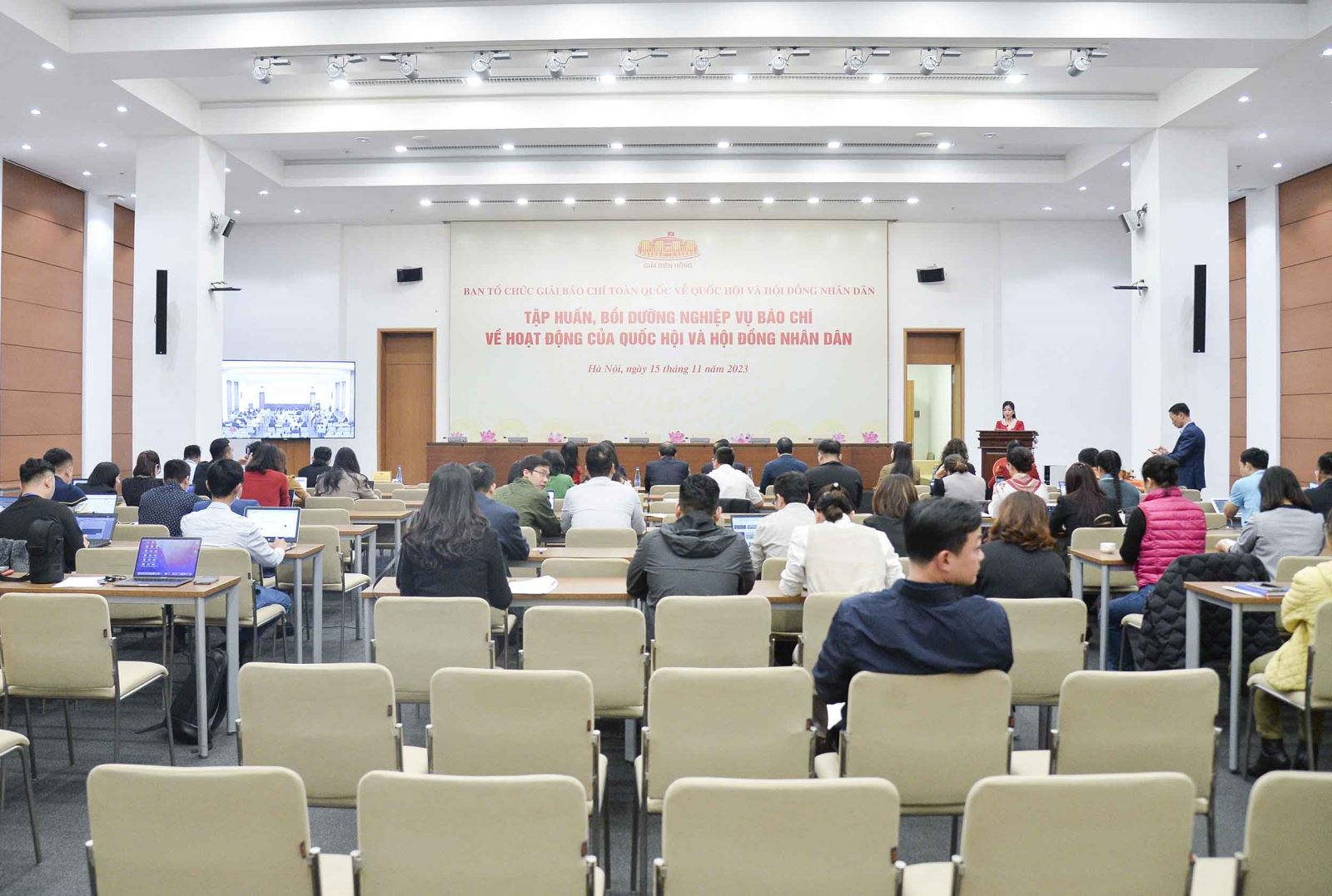Tập huấn bồi dưỡng nghiệp vụ báo chí về hoạt động của Quốc hội và Hội đồng Nhân dân