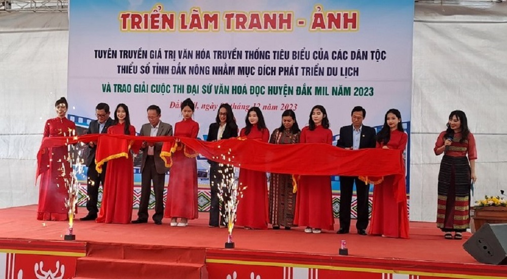 Triển lãm “Sắc màu văn hóa các dân tộc thiểu số - Tài nguyên phát triển du lịch tỉnh Đắk Nông”