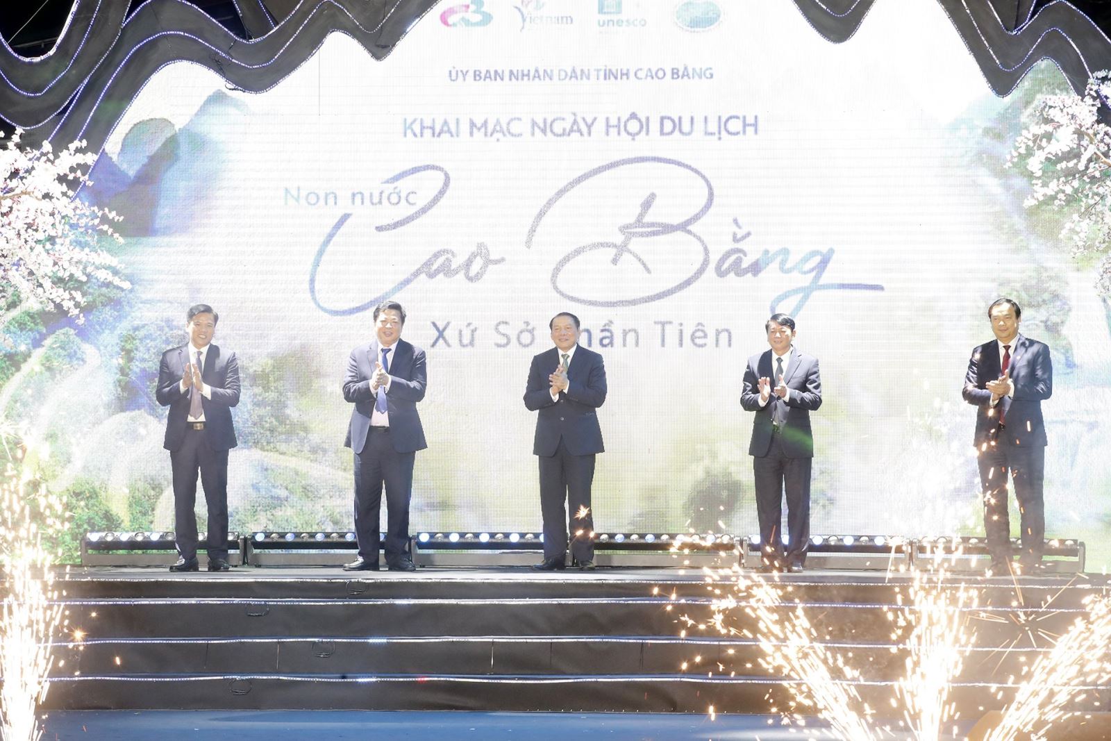 Khai mạc Ngày hội Du lịch non nước Cao Bằng năm 2023