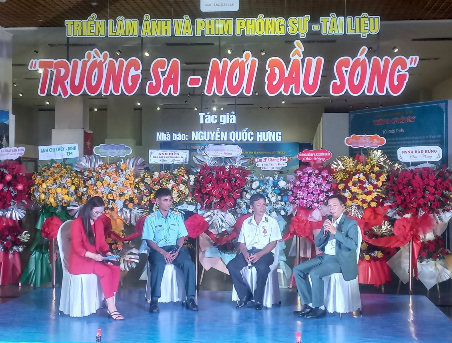 Triển lãm ảnh chuyên đề “Trường Sa nơi đầu sóng”