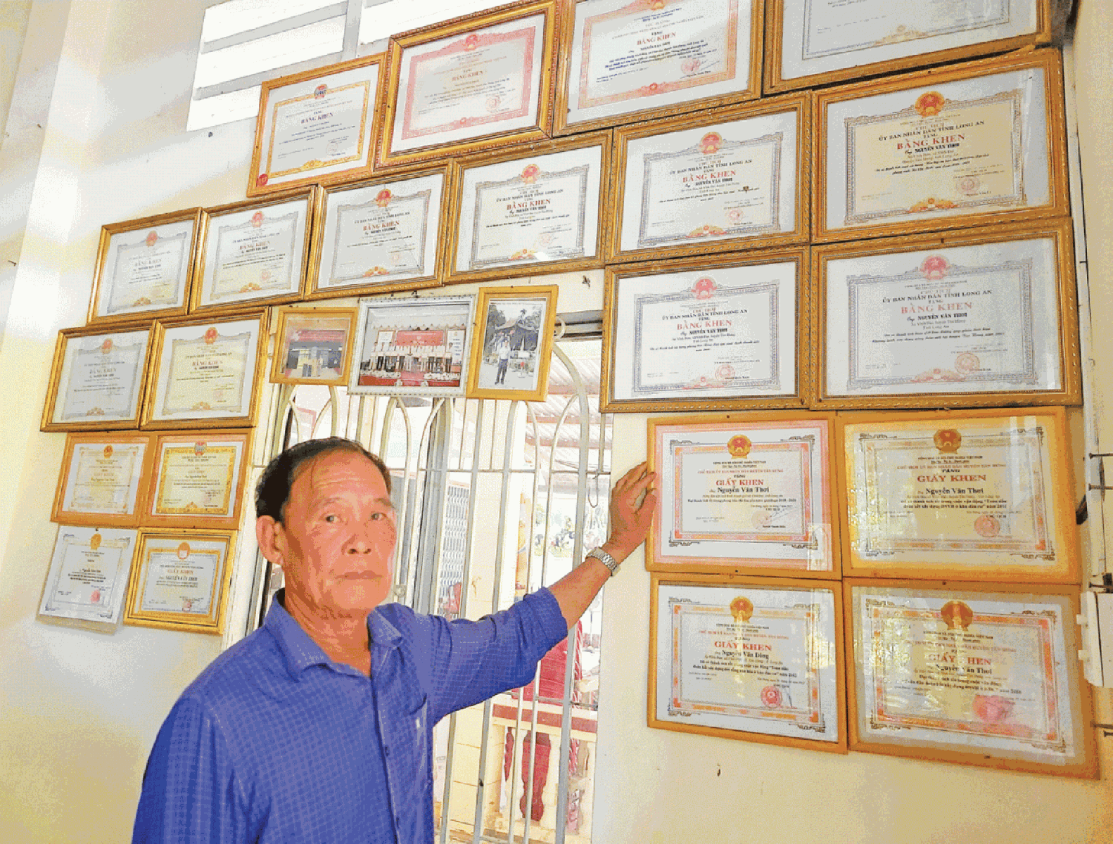 Tỉ phú chân đất