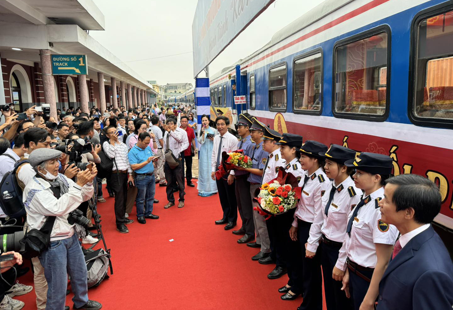 Khai trương đoàn tàu du lịch Huế- Đà Nẵng