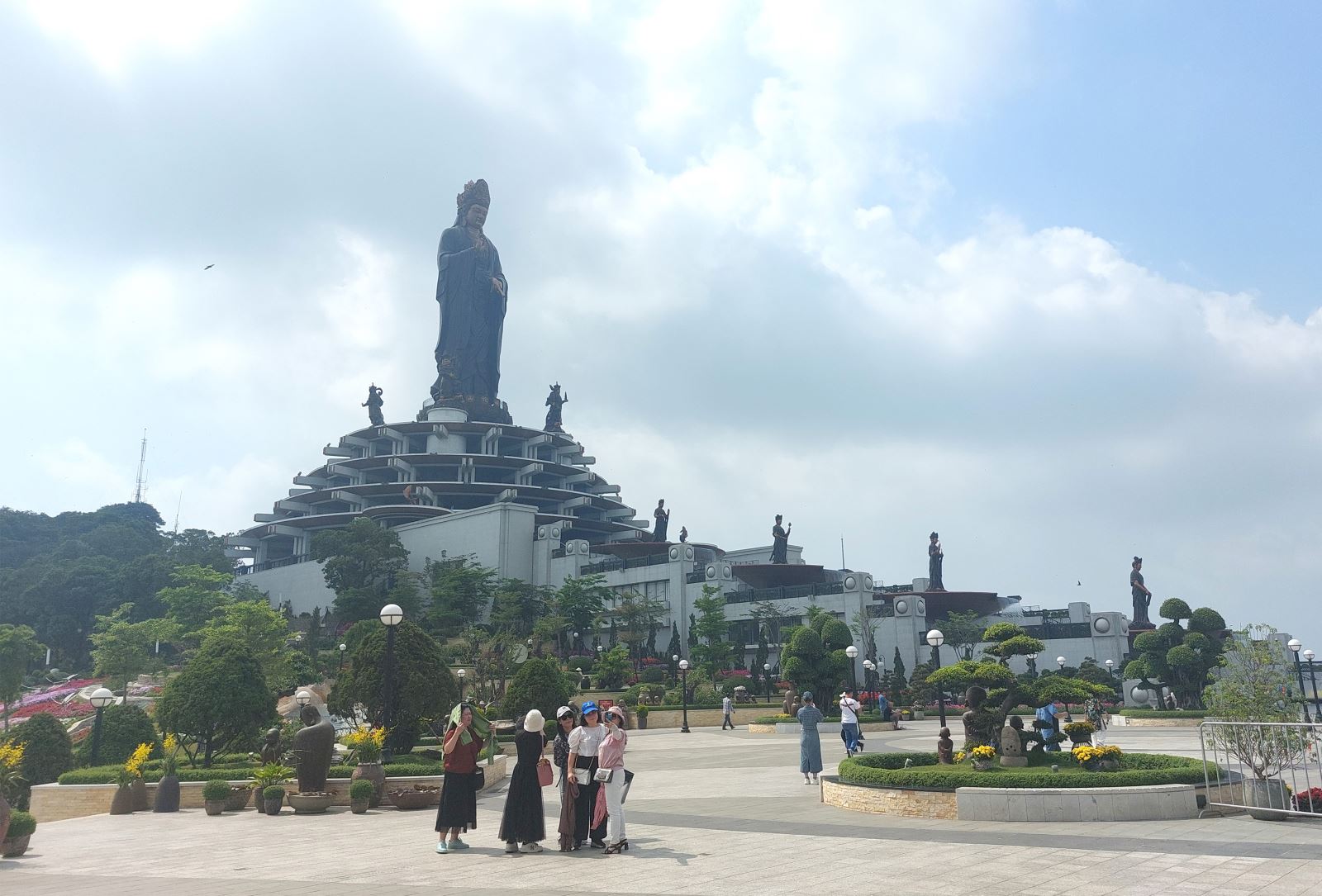“Tây Ninh - khúc hát tự hào” - chương trình kỷ niệm 49 năm Ngày giải phóng miền Nam