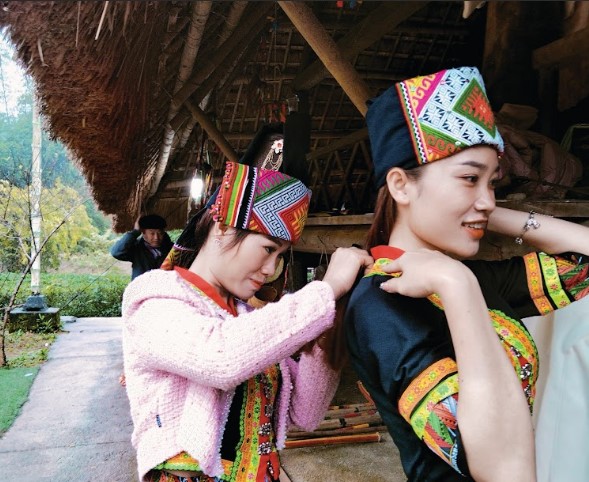 Đặc sắc nét văn hóa của người Khơ Mú - Bài 2: Trang phục của người Khơ Mú