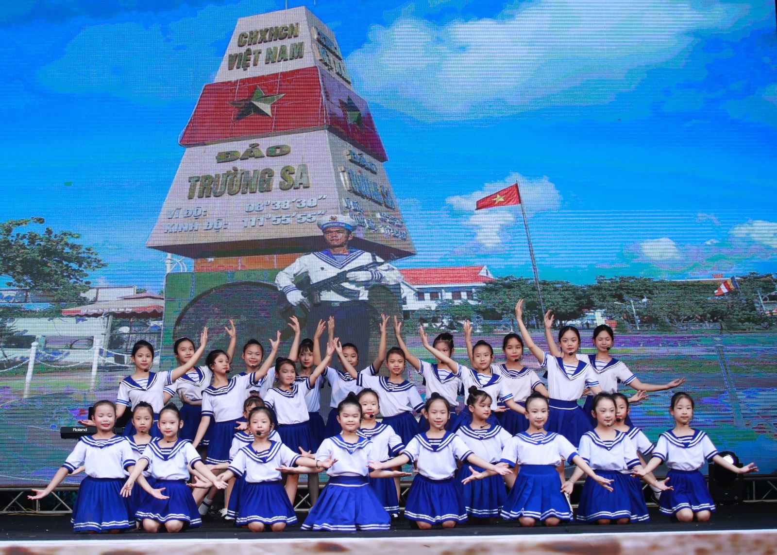 “Biển, đảo quê hương"- Chương trình nghệ thuật hưởng ứng Ngày Môi trường thế giới