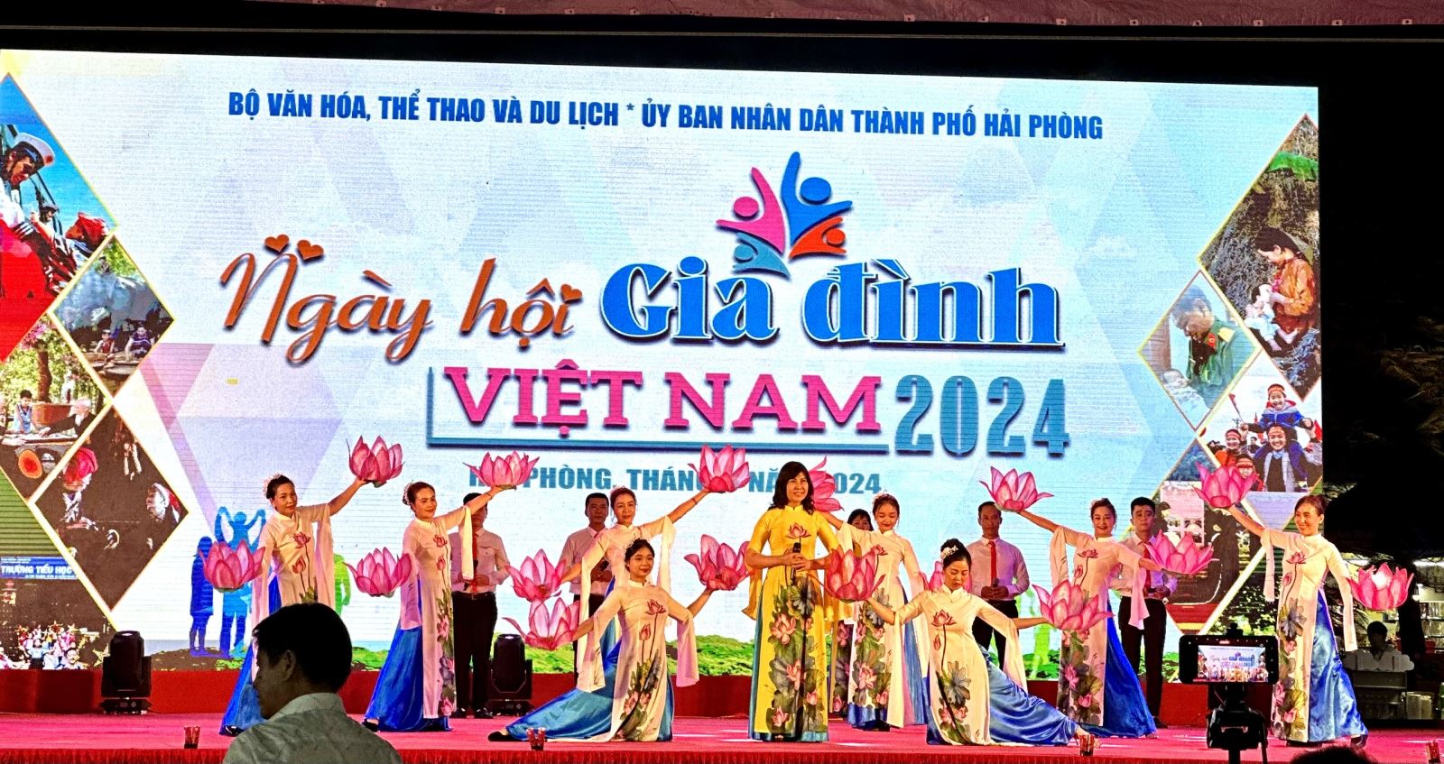 Liên hoan nghệ thuật quần chúng “Niềm vui gia đình”