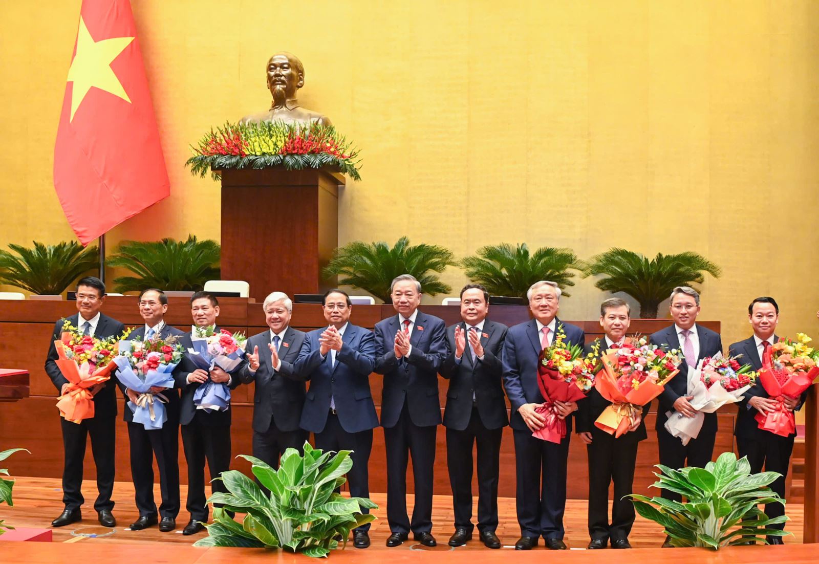  Kỳ họp bất thường lần thứ 8, Quốc hội Khóa XV: Kiện toàn nhiều nhân sự cấp cao
