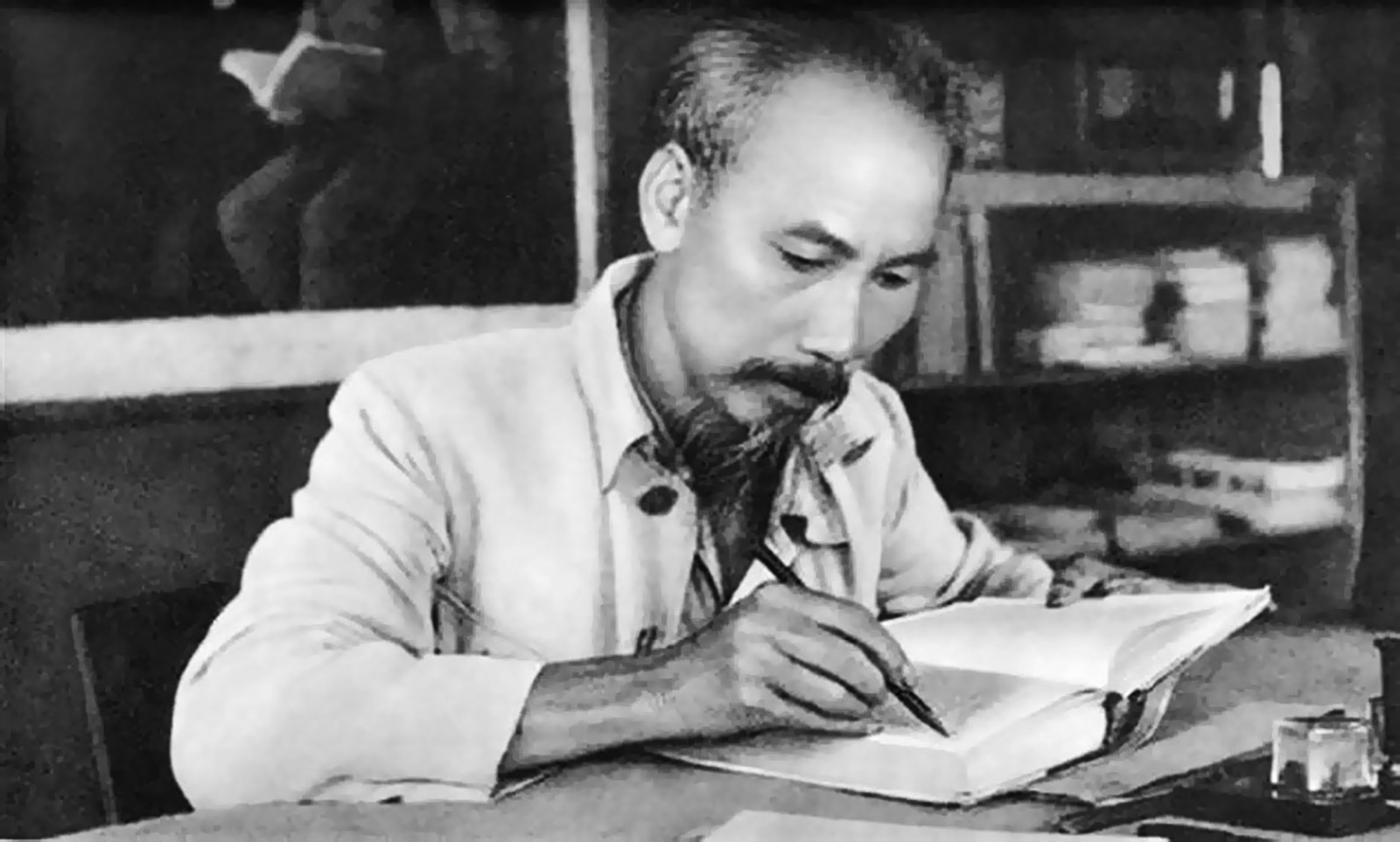 Tìm hiểu tư tưởng Hồ Chí Minh về xuất bản sách