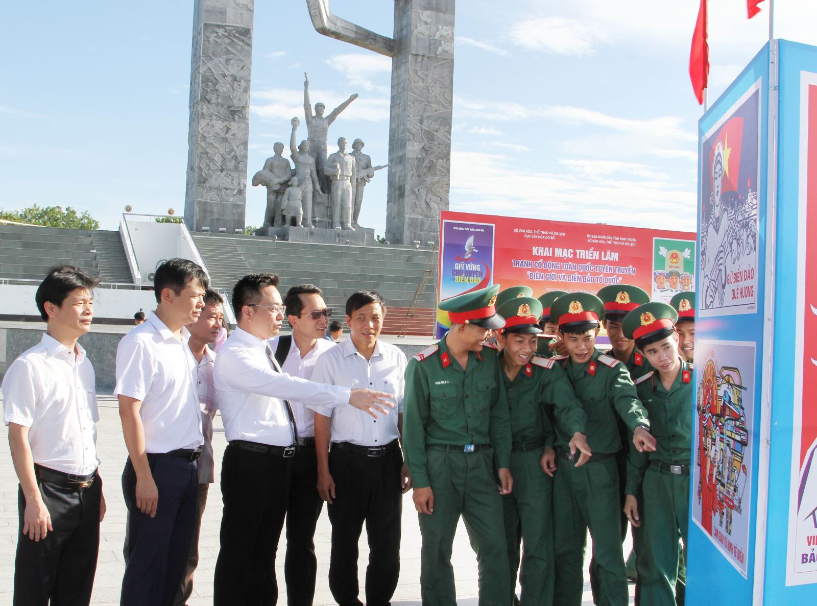 Triển lãm tranh cổ động tuyên truyền - “Biên giới và biển đảo Tổ quốc”
