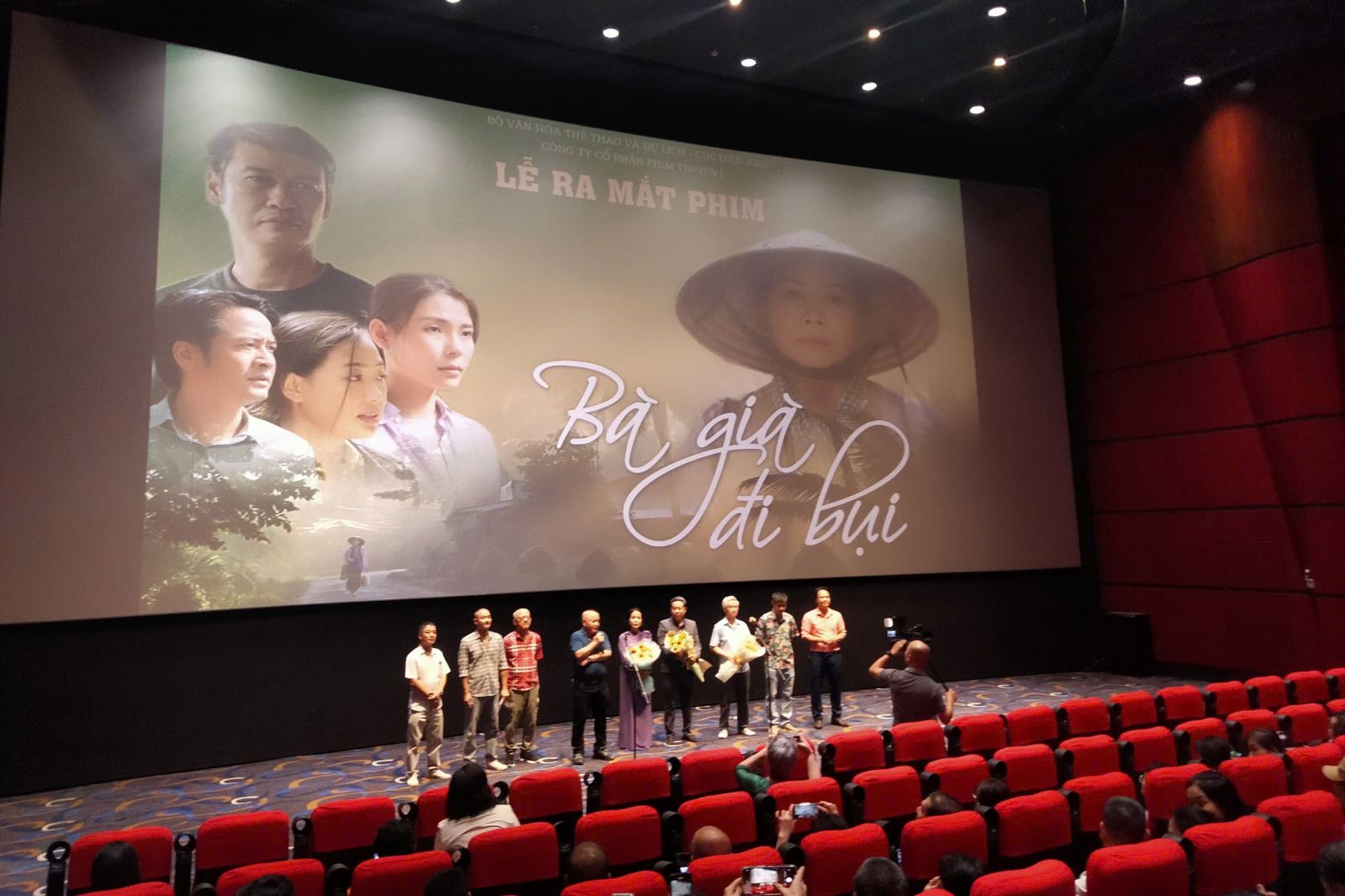 “Bà già đi bụi” - phim đoạt giải Cánh diều ra mắt khán giả Hà Nội