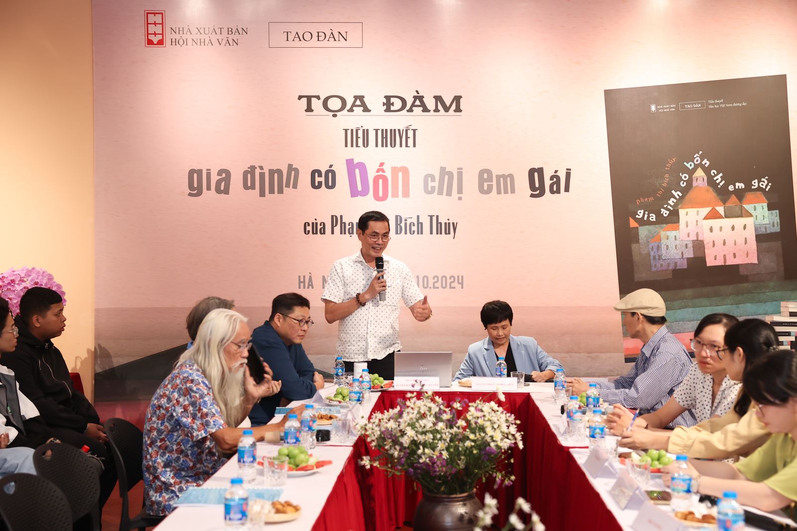 Tọa đàm về tiểu thuyết “Gia đình có bốn chị em gái” 