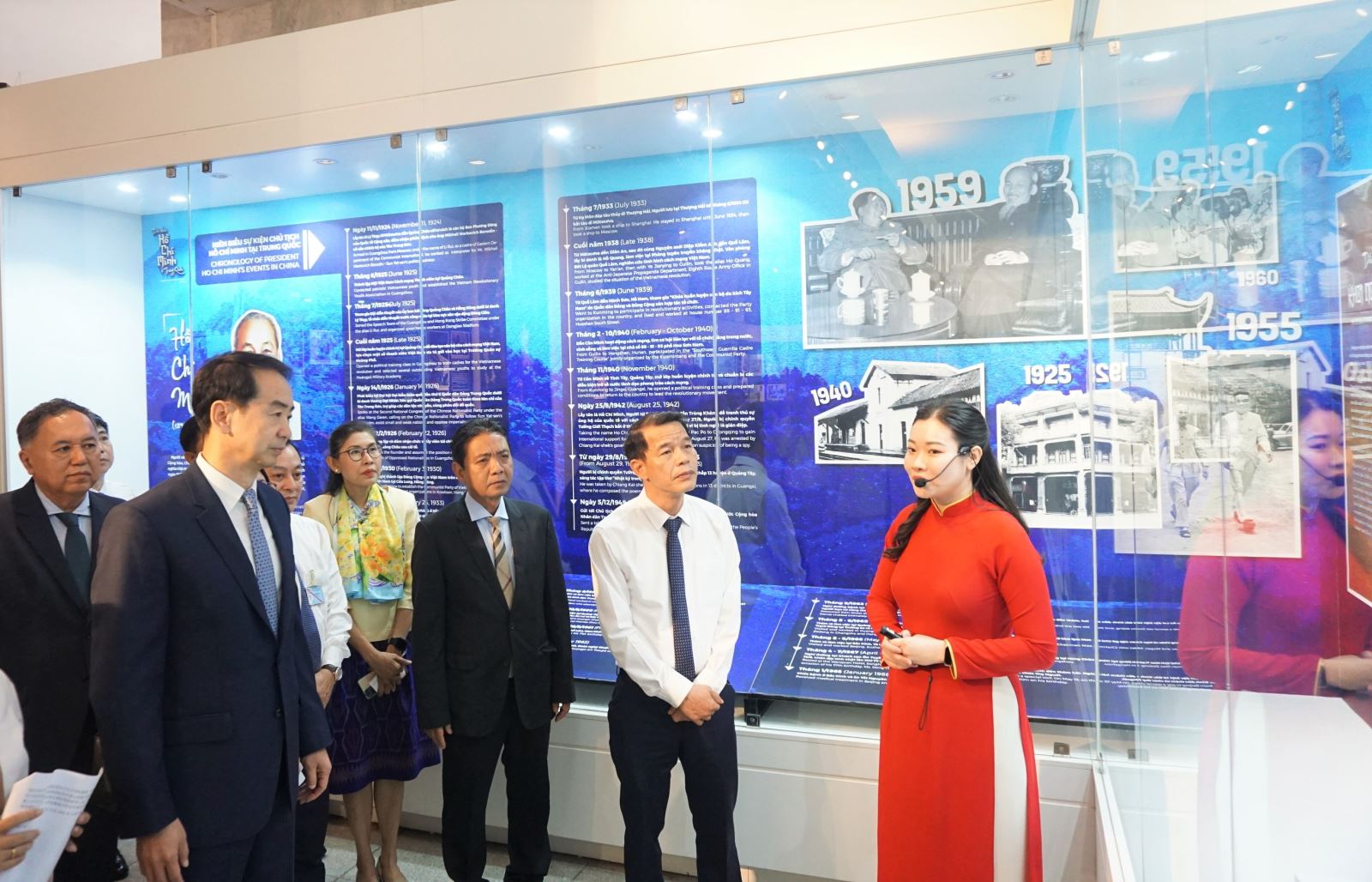 Triển lãm “Dấu chân Hồ Chí Minh ở Trung Quốc”