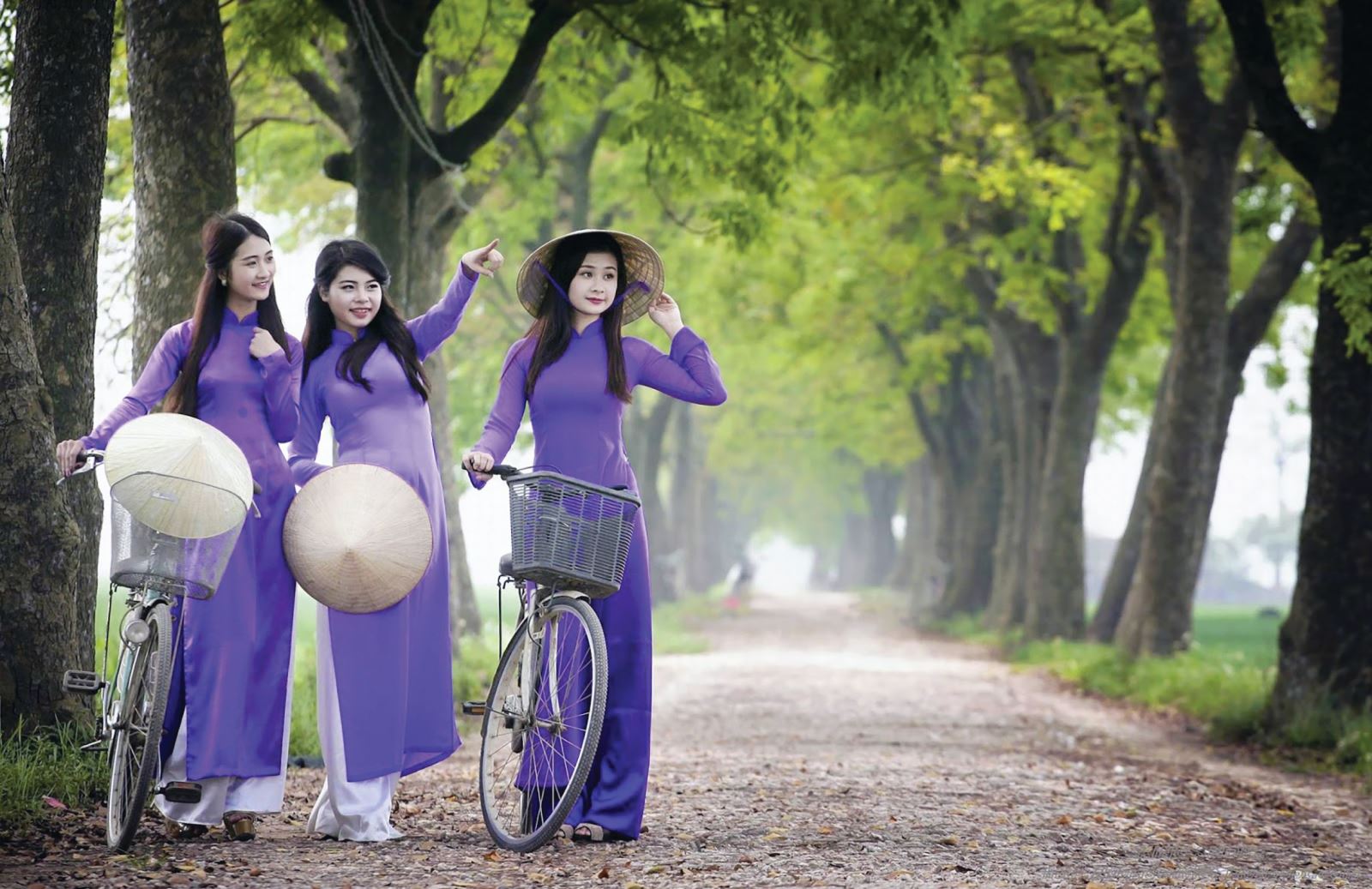 Nét duyên của người phụ nữ Huế