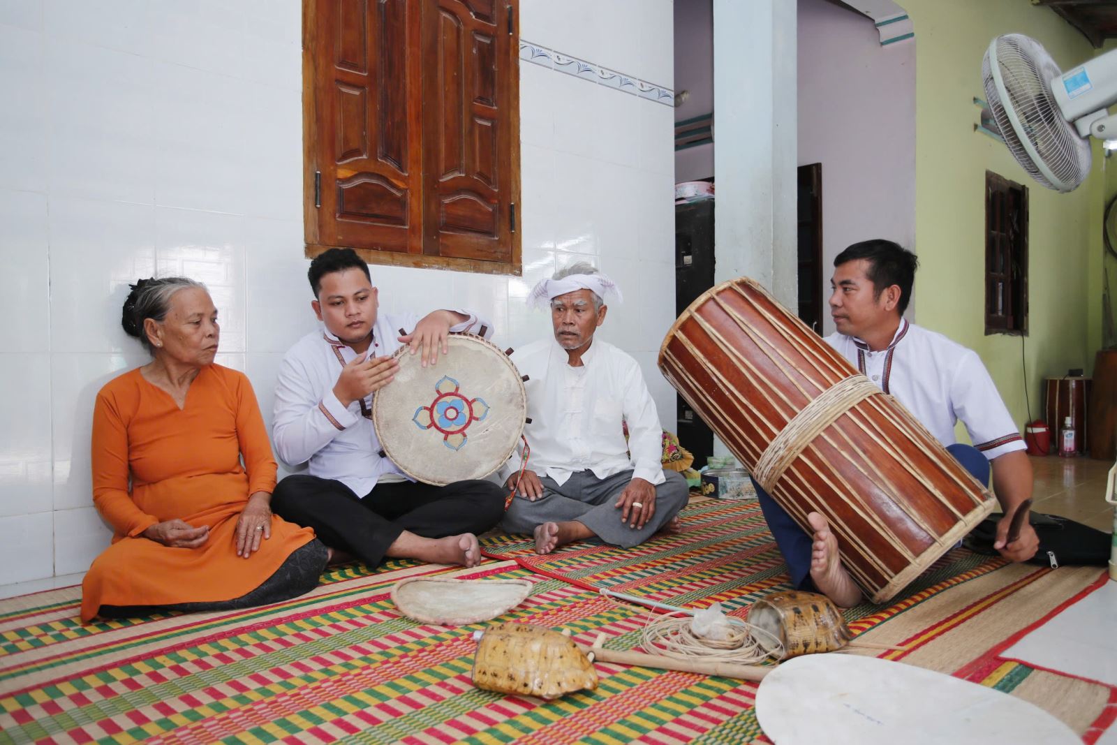 Trống Ginăng và Baranưng - nhạc cụ tạo nên “linh hồn” trong lễ hội của người Chăm