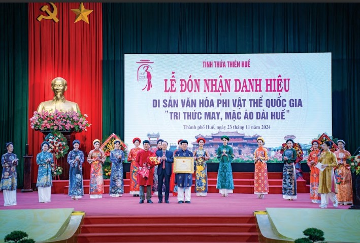 "Tri thức may, mặc Áo dài Huế" - Nền tảng phát triển công nghiệp văn hóa của thành phố Huế
