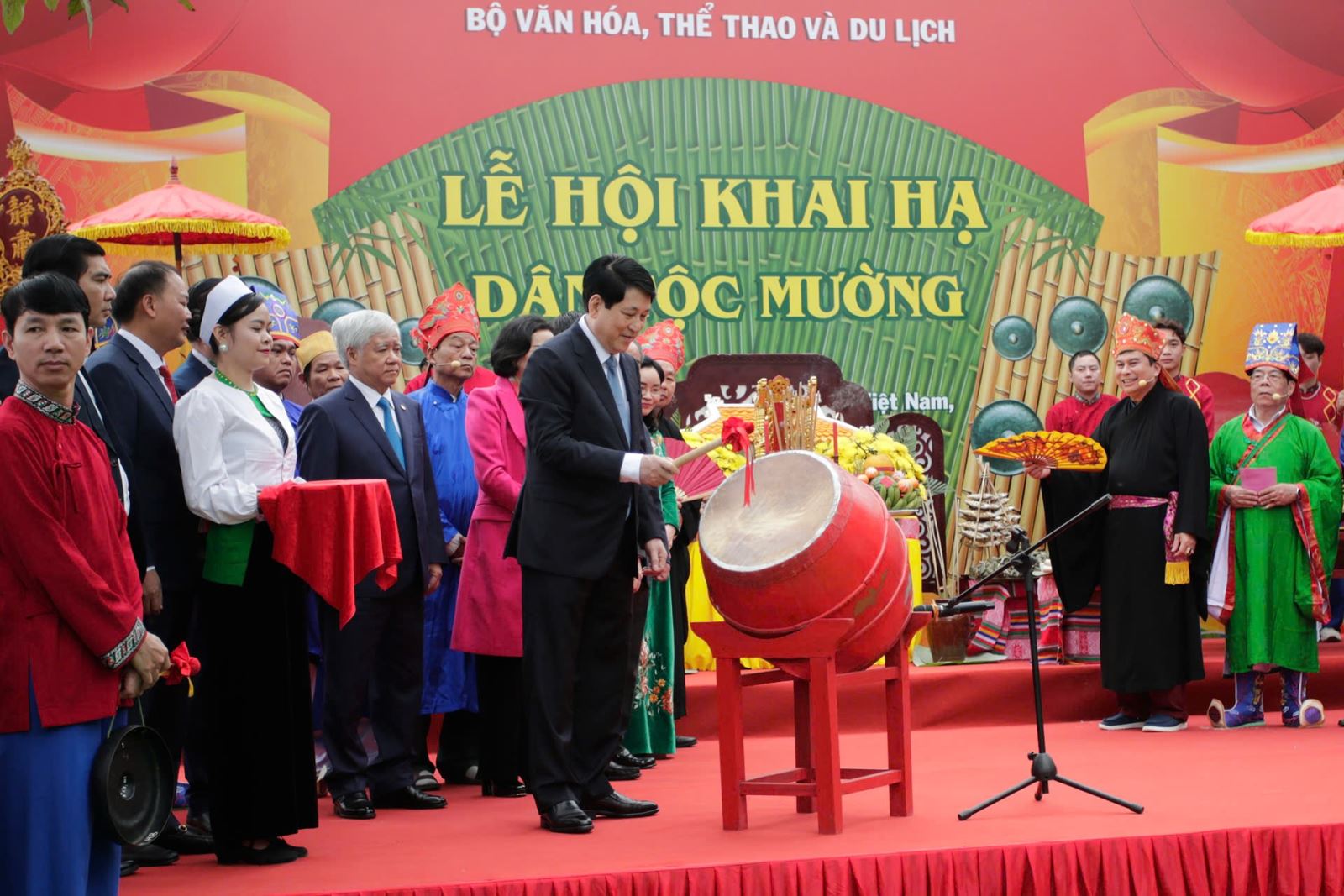Lễ hội khai hạ của dân tộc Mường (Hòa Bình)