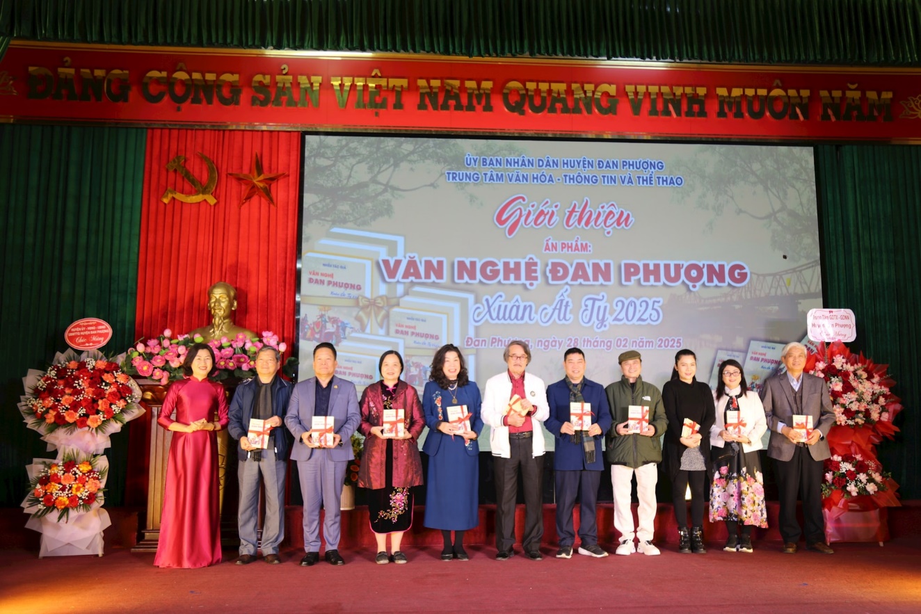 Ra mắt ấn phẩm “Văn nghệ Đan Phượng Xuân Ất Tỵ 2025”