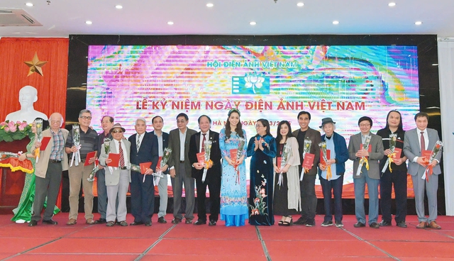 Trao kỷ niệm chương "Vì Sự nghiệp điện ảnh" cho các nhà làm phim, nghệ sĩ có nhiều cống hiến