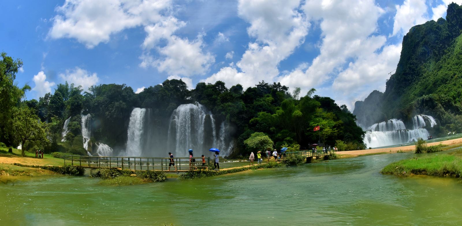 Thủ tướng Chính phủ yêu cầu thúc đẩy phát triển du lịch, bảo đảm thực hiện tốc độ tăng trưởng kinh tế hai con số
