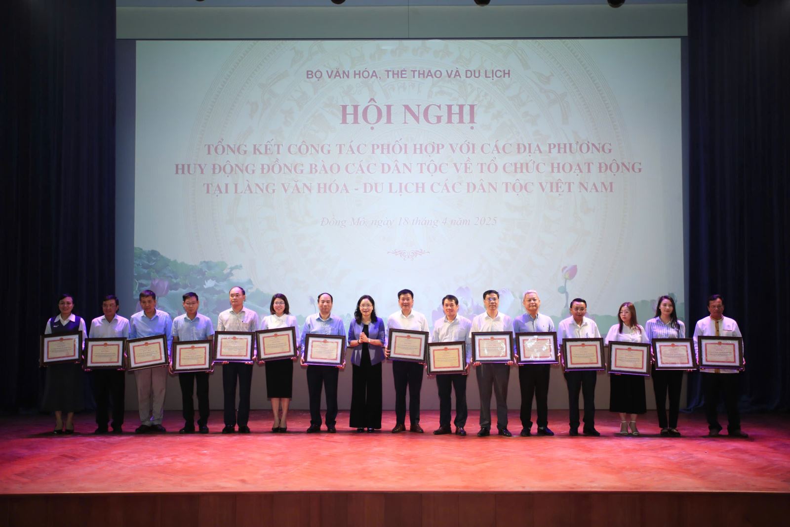  Tăng cường phối hợp, lan tỏa giá trị văn hóa của các dân tộc đến gần hơn với nhân dân và du khách