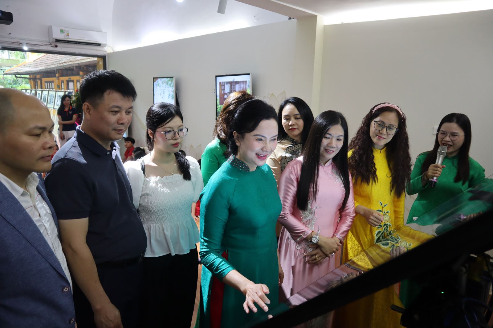 Ứng dụng công nghệ số nâng tầm giáo dục di sản tại Khu Di tích Chủ tịch Hồ Chí Minh tại Phủ Chủ tịch