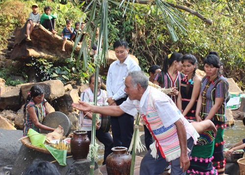 Lễ nghi tín ngưỡng trong ứng xử với môi trường tự nhiên của người Mạ ở Vườn Quốc gia Cát Tiên - Việt Nam