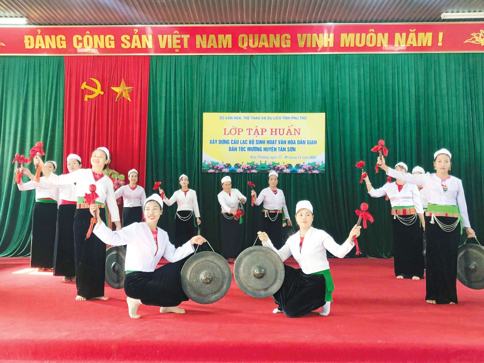 Nét đẹp trong nghệ thuật trình diễn dân gian dân tộc Mường tỉnh Phú Thọ