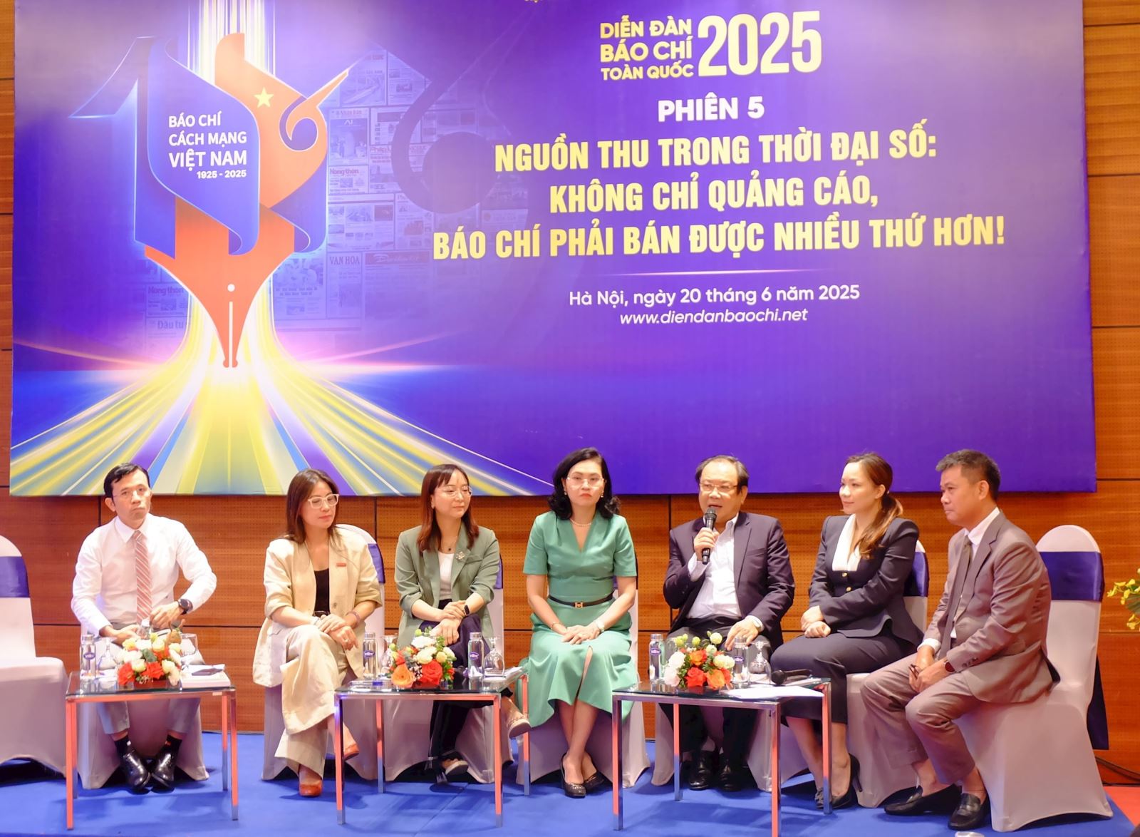 Nguồn thu báo chí trong thời đại số: “Không chỉ quảng cáo, báo chí phải bán được nhiều hơn”