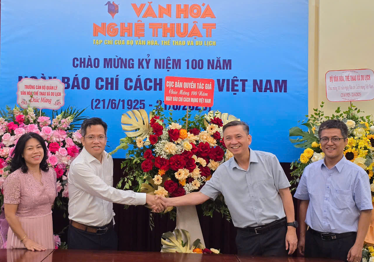 Nhiều cơ quan, đơn vị chúc mừng Tạp chí Văn hóa Nghệ thuật nhân kỷ niệm 100 năm Ngày Báo chí cách mạng Việt Nam