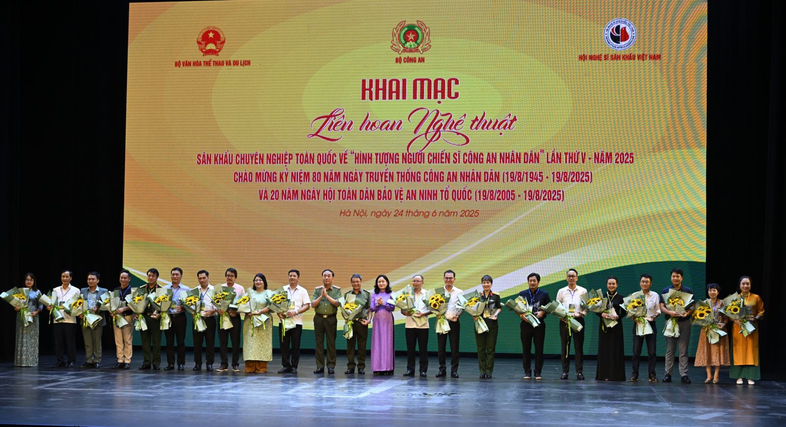 Khai mạc Liên hoan sân khấu “Hình tượng người chiến sĩ công an nhân dân” lần thứ V