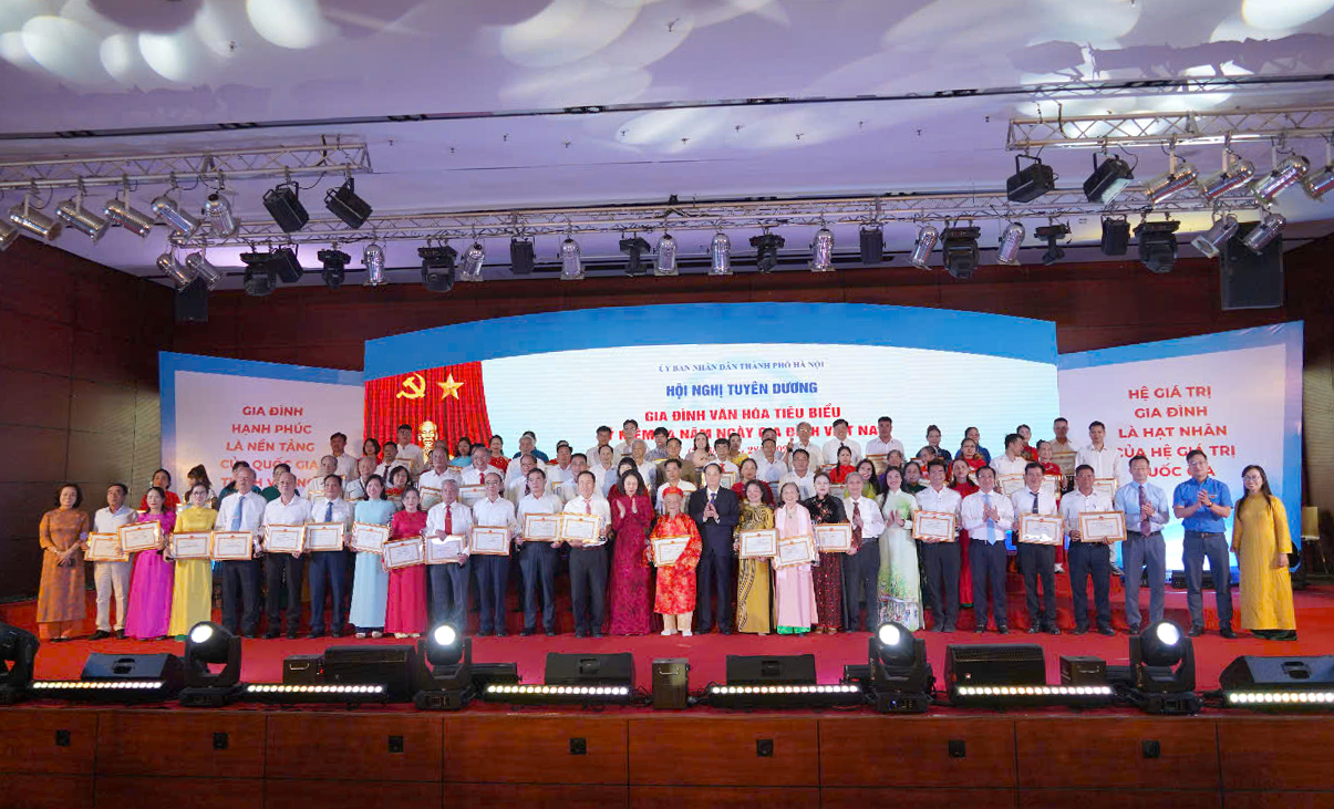 Hà Nội: Tuyên dương 80 gia đình văn hóa Thủ đô tiêu biểu năm 2025