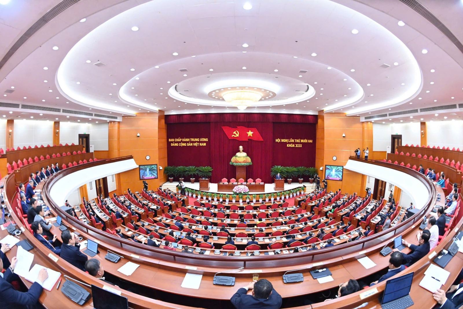 Thông báo Hội nghị lần thứ 12 Ban Chấp hành Trung ương Đảng khóa XIII