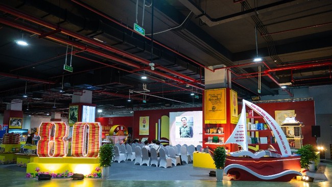 Triển lãm thành tựu ngành Xuất bản, In và Phát hành: Trưng bày nhiều tài liệu, hiện vật quý cùng gần 1000 cuốn sách 