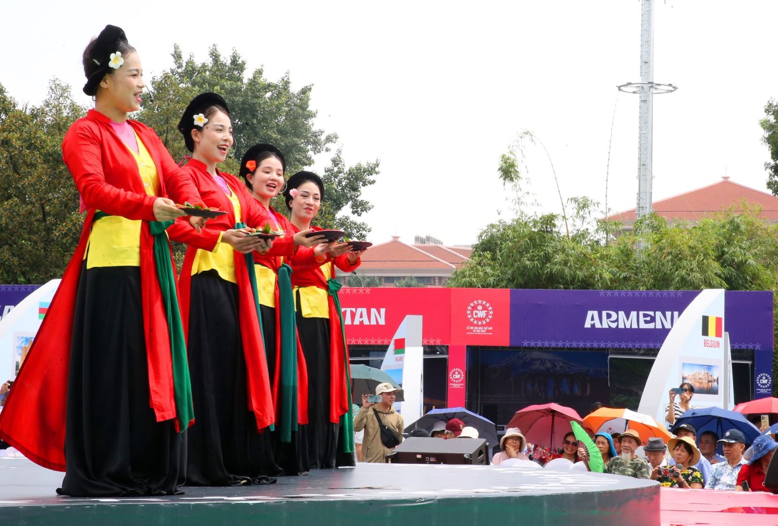 Hòa mình trong không khí đa sắc màu của Lễ hội Văn hóa thế giới tại Hà Nội lần thứ nhất
