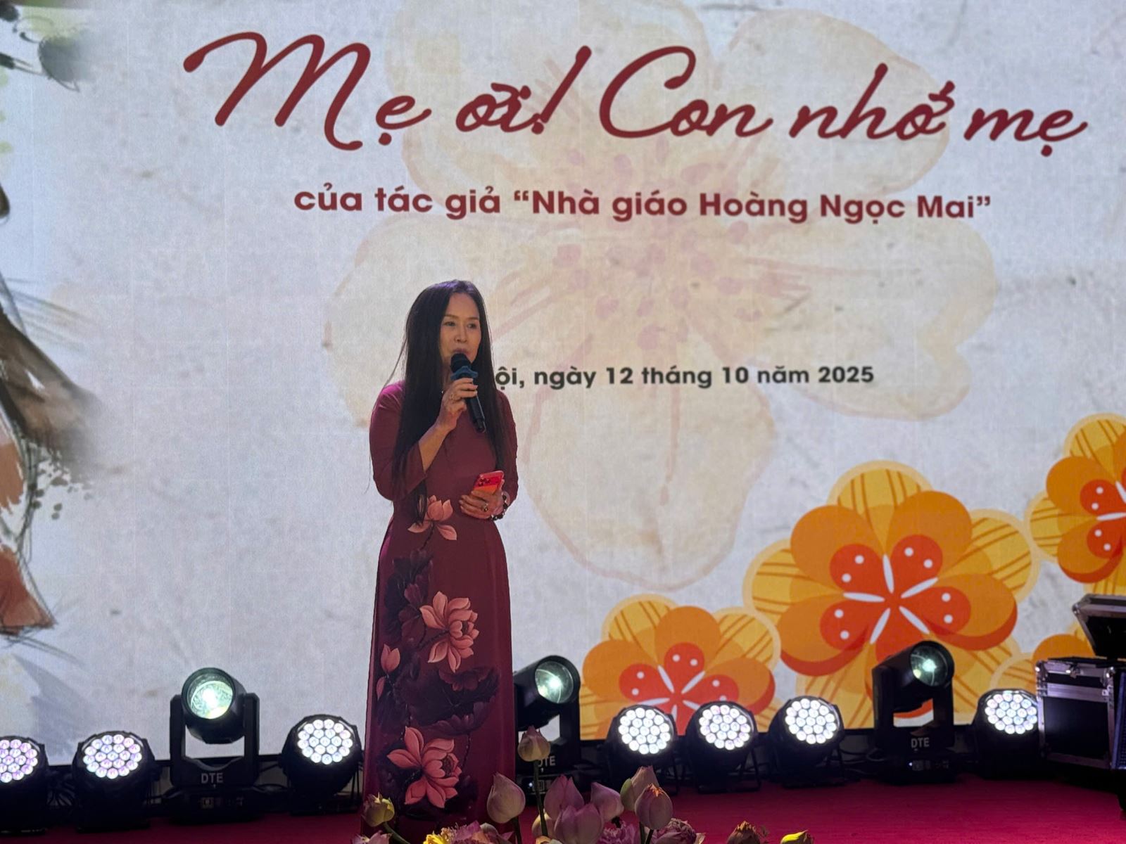 Ra mắt tập thơ “Mẹ ơi! Con nhớ mẹ”  