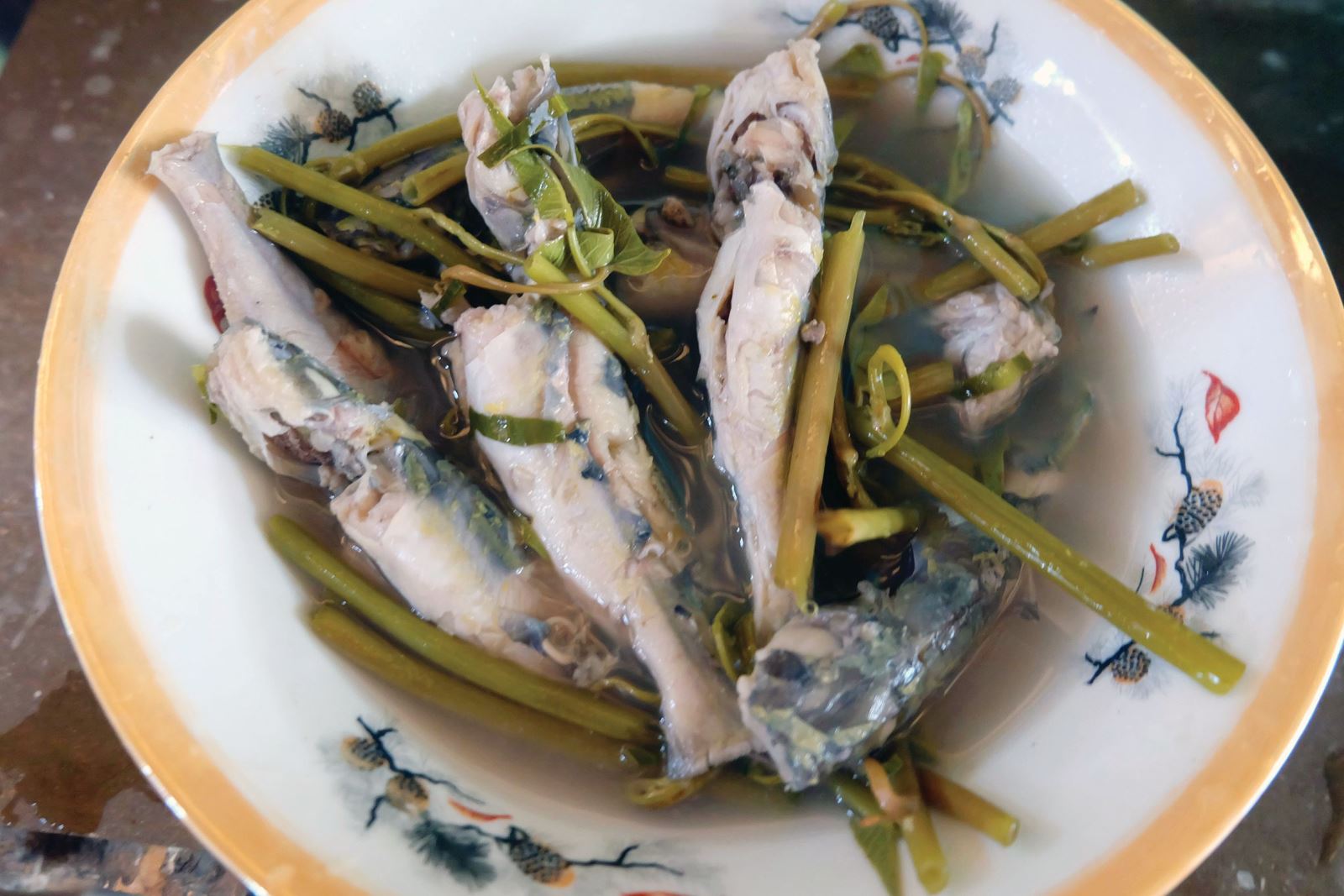 Canh chua cơm mẻ cá lăng non