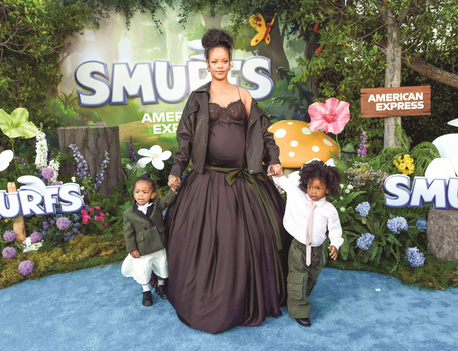 Rihanna và màn biến hình thành Tí Cô Nương