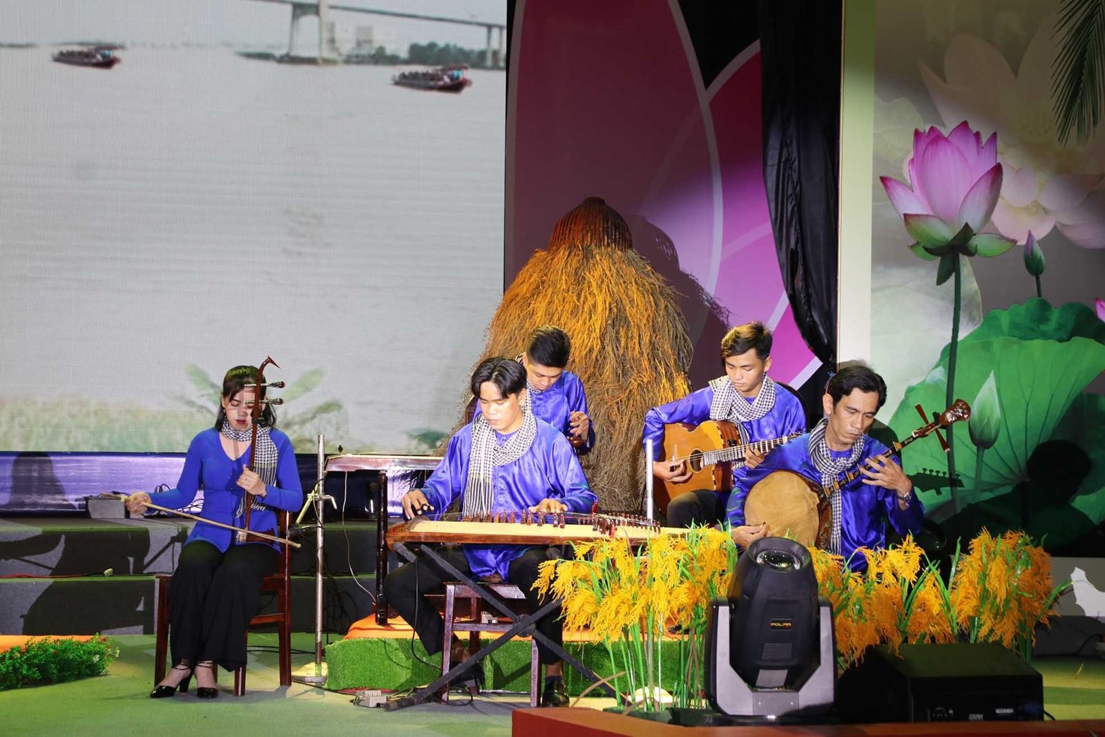 Truyền thông nghệ thuật trong bảo tồn và phát huy giá trị bóng rỗi và đờn ca tài tử Nam Bộ