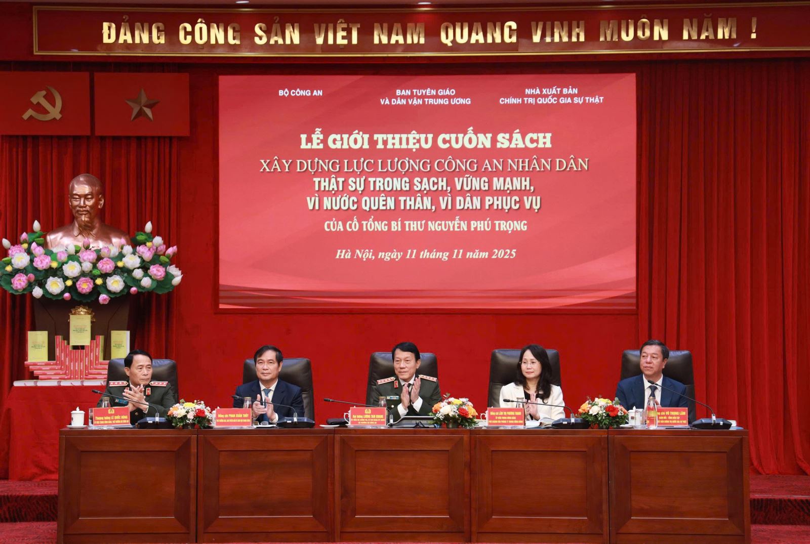 Giới thiệu cuốn sách của cố Tổng Bí thư Nguyễn Phú Trọng về lực lượng Công an nhân dân