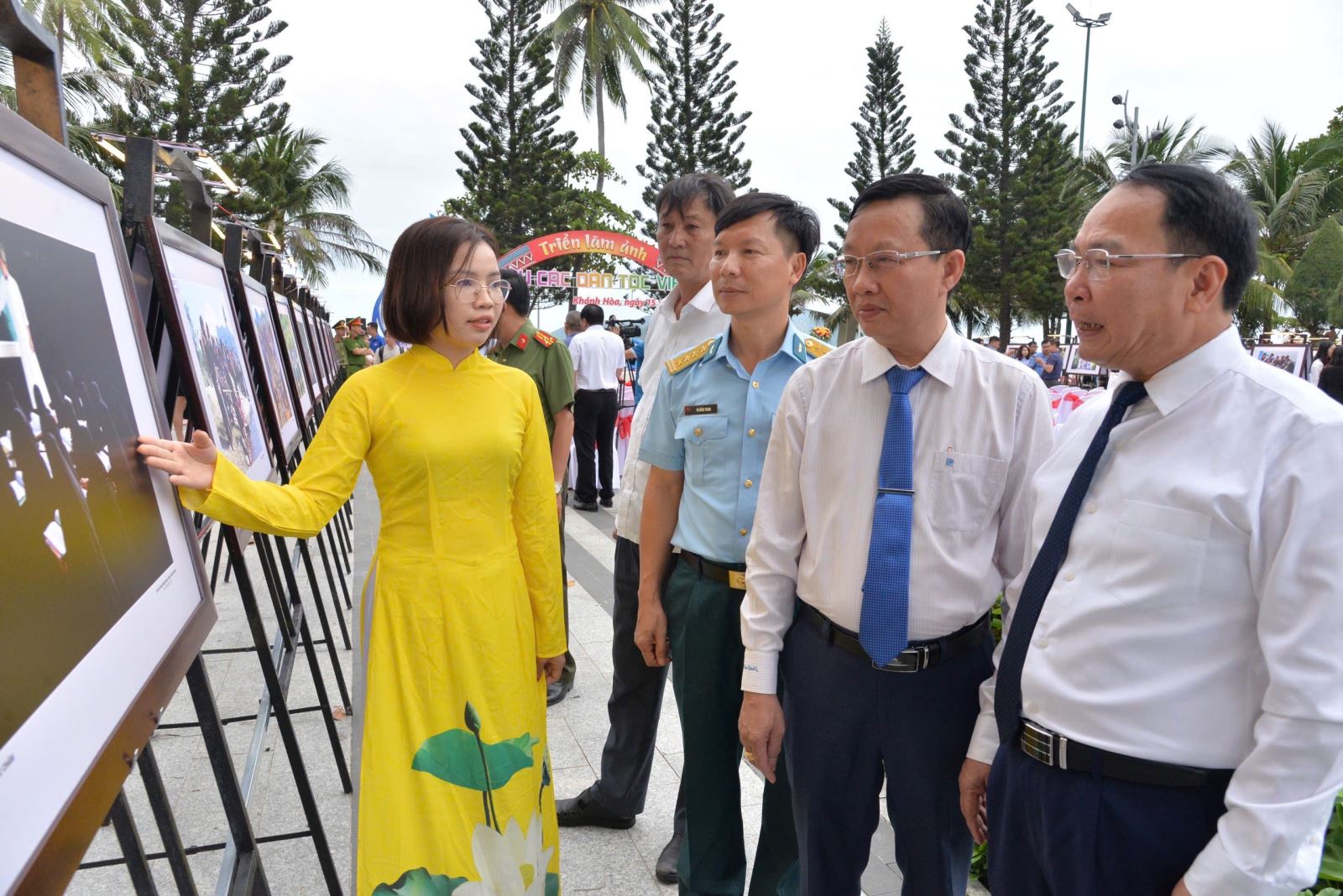 Khai mạc triển lãm ảnh “Sắc màu các dân tộc Việt Nam”
