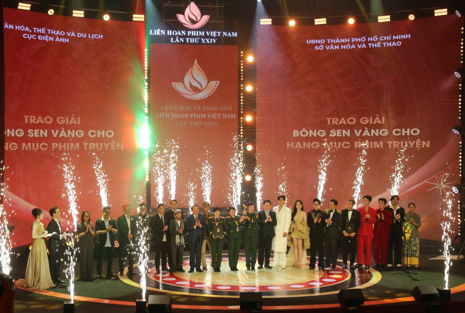 Ấm áp và trang trọng Lễ bế mạc và trao giải LHP Việt Nam lần thứ XXIV