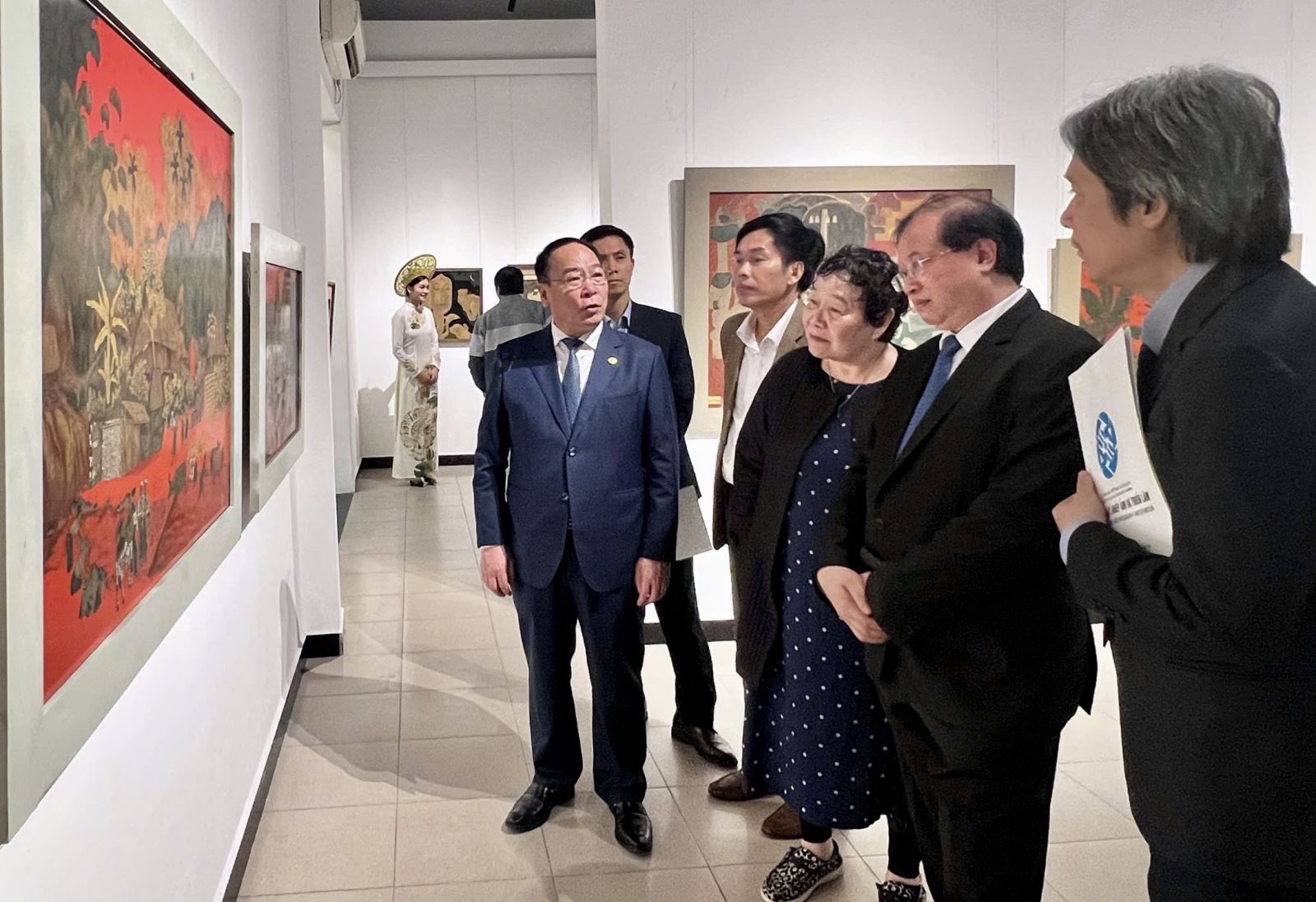 Trưng bày nghệ thuật sơn mài chào mừng Đại hội Đảng toàn quốc lần thứ XIV