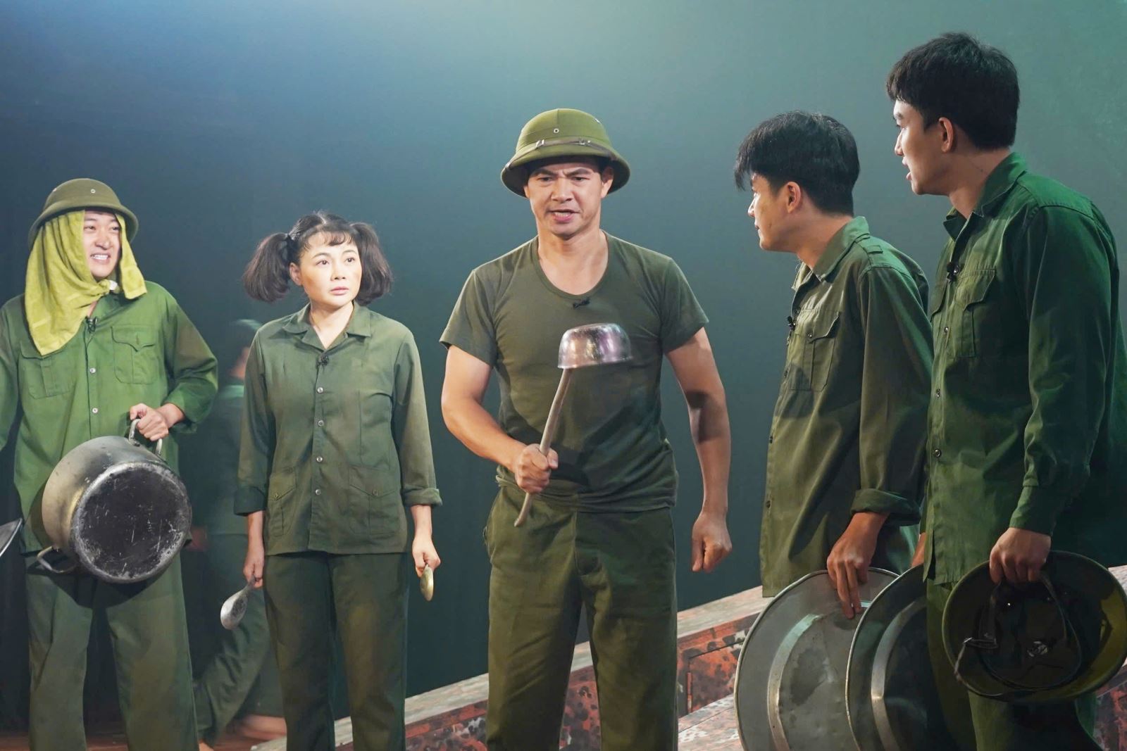 Vở kịch “Bão tố Trường Sơn”: Tình người lấp lánh trong bão tố của lòng người